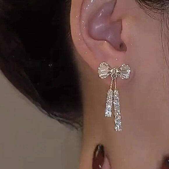 🔅🆕🔅🎀  Elegant Chic Classy Bow 🎀 Crystal Drop Tassel Earrings✨ - Picture 4 of 12